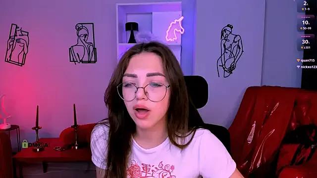 kiki_swan from StripChat