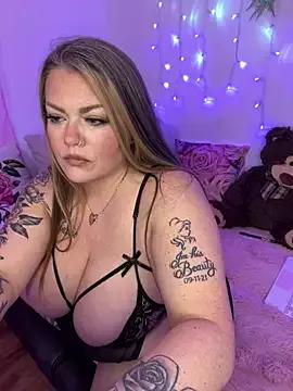 KikiBBW from StripChat