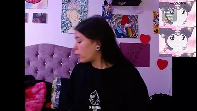 Kikii_cams from StripChat