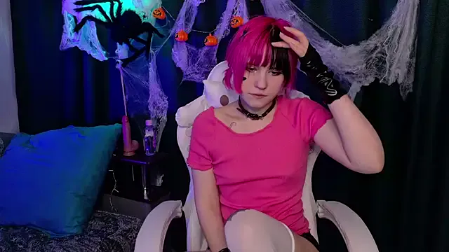 KikiMoor from StripChat