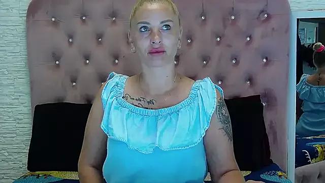 KikiSweet08 from StripChat