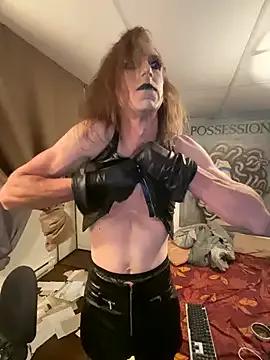 Kikiwonderbar from StripChat