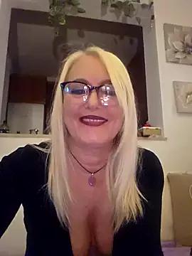 kikkastar from StripChat is Freechat