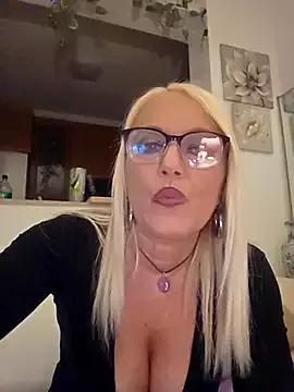 kikkastar from StripChat