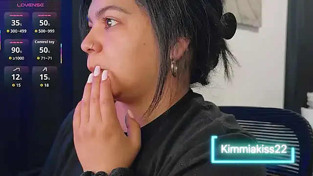 kimmiakiss22 on StripChat 