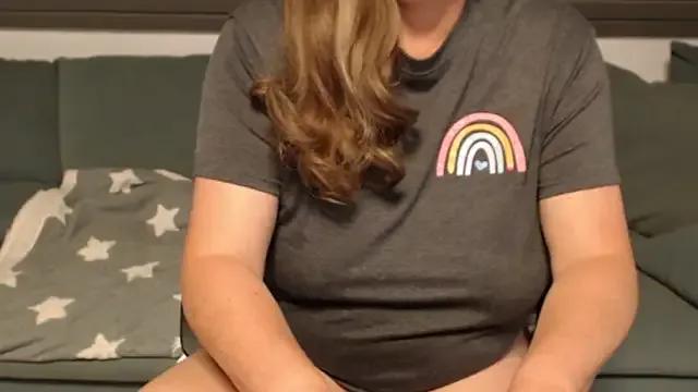 KimMitchelli from StripChat is Freechat