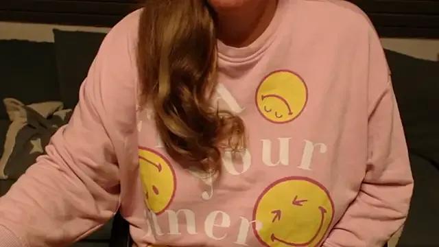 KimMitchelli from StripChat is Freechat