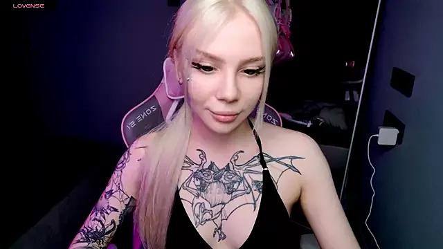 Try our streaming cams variety and talk on a personal level with our adorable girls streamers, showing off their bountiful shapes and dildos.