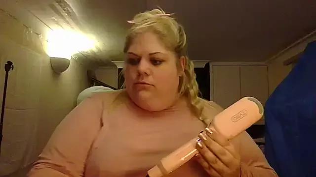 Kinkyhousewife83 from StripChat