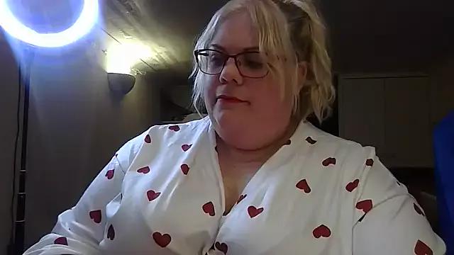 Kinkyhousewife83 from StripChat