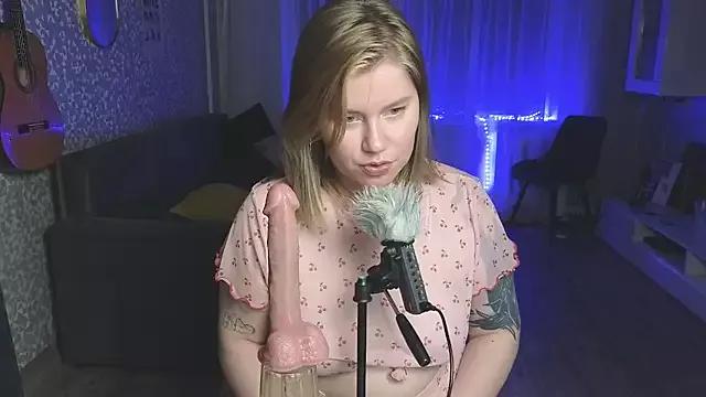 Kira_Citro from StripChat is Freechat