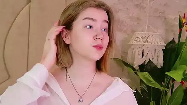 KiraForsie from StripChat is Freechat