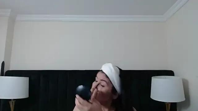 kiraGeiner from StripChat is Freechat