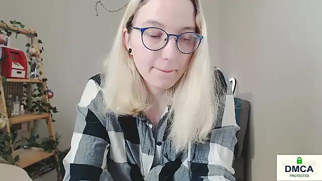 kiratarot from StripChat is Freechat