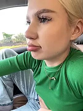 Kiss_Avrora_ from StripChat is Freechat