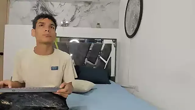 KISS_GUYS1 on StripChat 