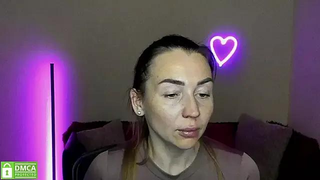 Kiss_julli88I from StripChat