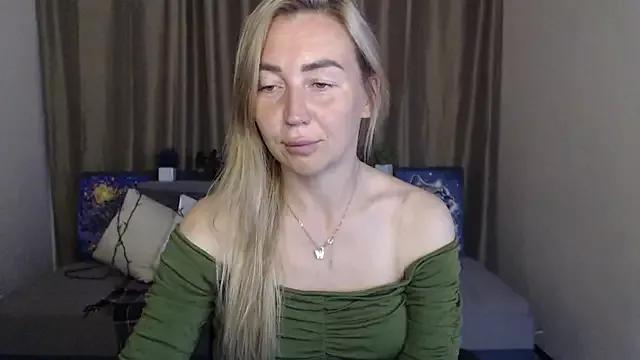 Kiss_julli88I from StripChat