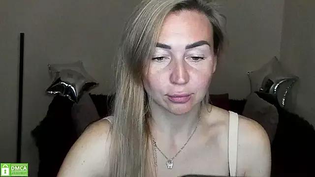 Kiss_julli88I from StripChat