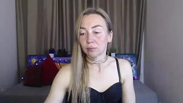 Kiss_julli88I from StripChat