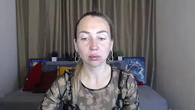 Kiss_julli88I from StripChat