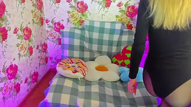 KissChristie__ from StripChat is Freechat