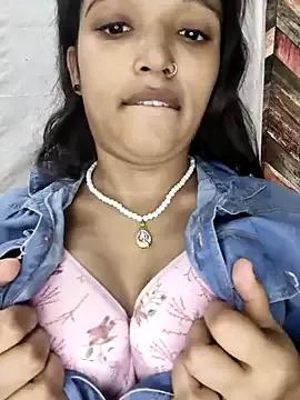 KISSING_QUEEN from StripChat is Freechat