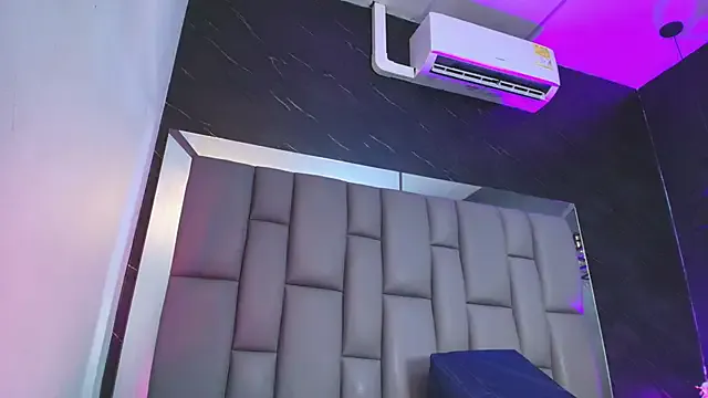 kissme_luna from StripChat is Freechat