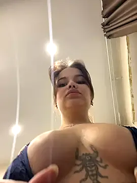 KissMeSashaPlz from StripChat is Freechat