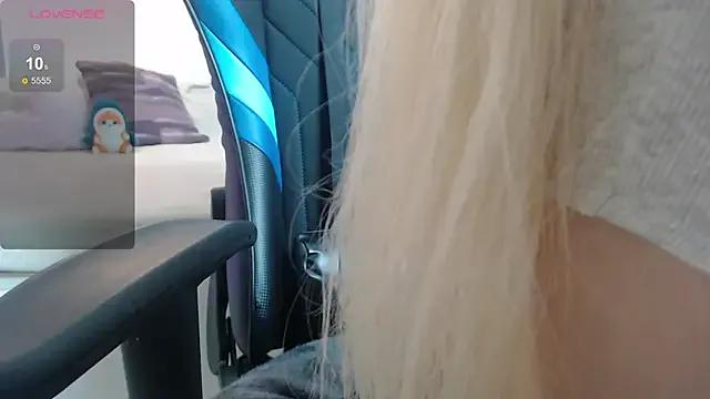 kissy_kissi from StripChat is Freechat