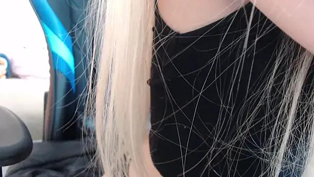 Kissy_kissi from StripChat