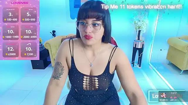Kitana_rose from StripChat is Freechat