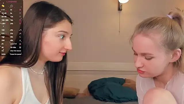 KitiNils from StripChat