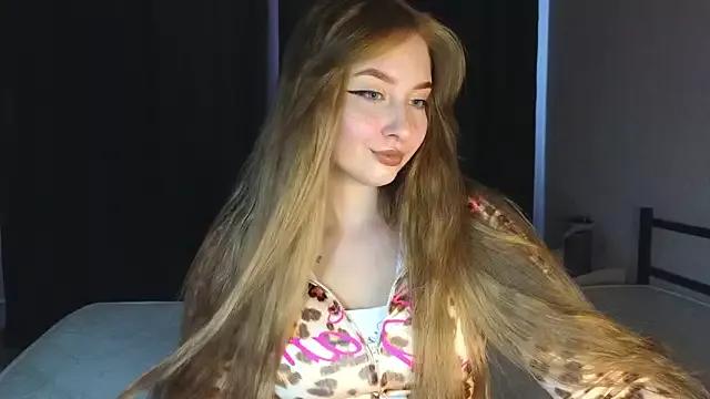 kitten_kiss from StripChat