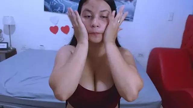 kitty_squirt28 from StripChat