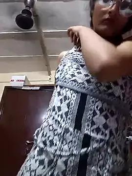 KittyBby14 from StripChat