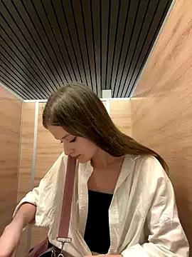 KittyQueeny from StripChat is Freechat