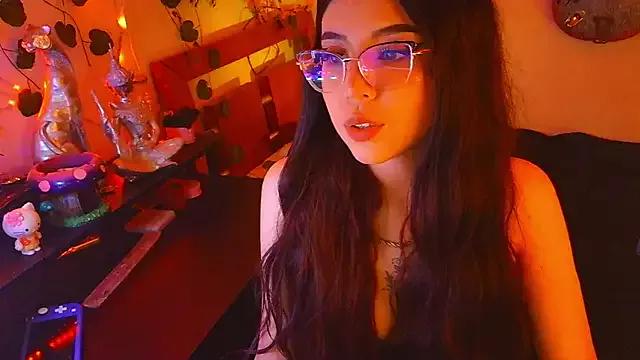 Kittyuwu_ from StripChat is Freechat