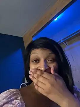 KLoveeee from StripChat is Freechat