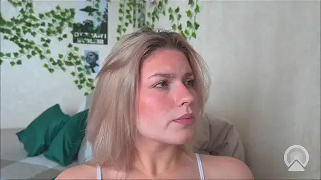 kmandarin from StripChat is Freechat