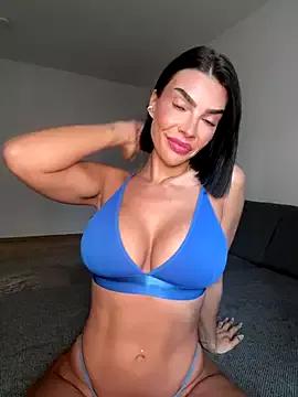 krissiswrld- from StripChat is Freechat