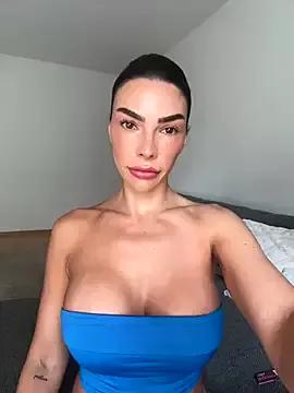 krissiswrld- from StripChat is Freechat