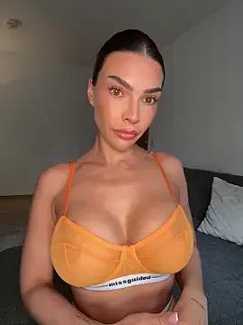 krissiswrld- from StripChat is Freechat