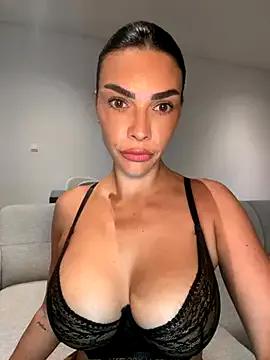 krissiswrld- from StripChat is Freechat
