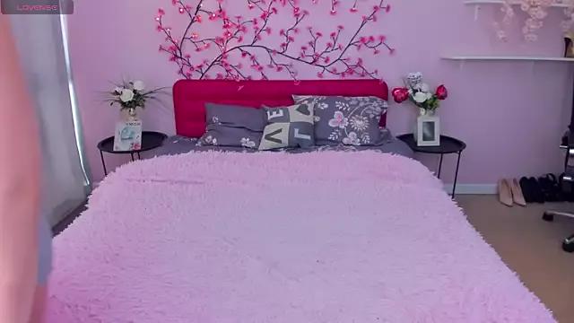 Try our streaming cams variety and talk on a personal level with our adorable girls streamers, showing off their bountiful shapes and dildos.