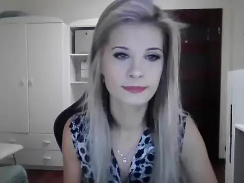 KristineGlow from StripChat is Freechat