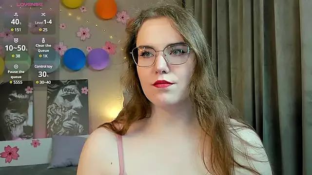 Try our streaming cams variety and talk on a personal level with our adorable girls streamers, showing off their bountiful shapes and dildos.