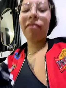 KrystalEvanss from StripChat is Freechat