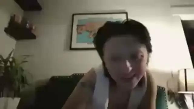 kutekiwi from StripChat is Freechat