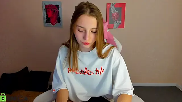 Try our streaming cams variety and talk on a personal level with our adorable girls streamers, showing off their bountiful shapes and dildos.